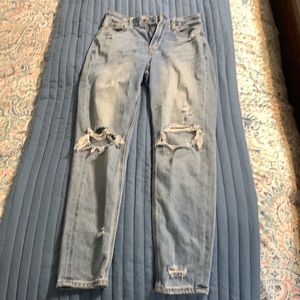 Women’s American Eagle Mom Jeans 000 Short!